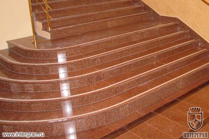Лестница из красного гранита от компании «ИНТЕРГРАН» | Изготовление лестниц из натурального камня